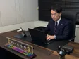 사건 자료를 보는 황순철 변호사