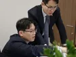 사건에 대해 이야기를 나누는 이슬기 변호사