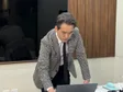 사건 자료를 확인하는 부산보험사기변호사 황순철