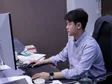 사건 자료를 확인하는 심광우 변호사